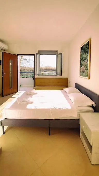 Radhima Seaside Apartment With Free Parking 奥里库姆